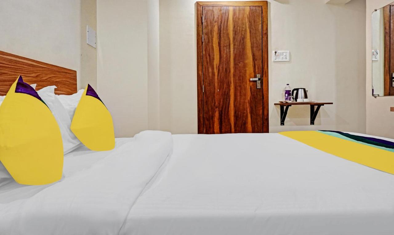 Treebo Trip Sai Krupa Hotel Poona Buitenkant foto